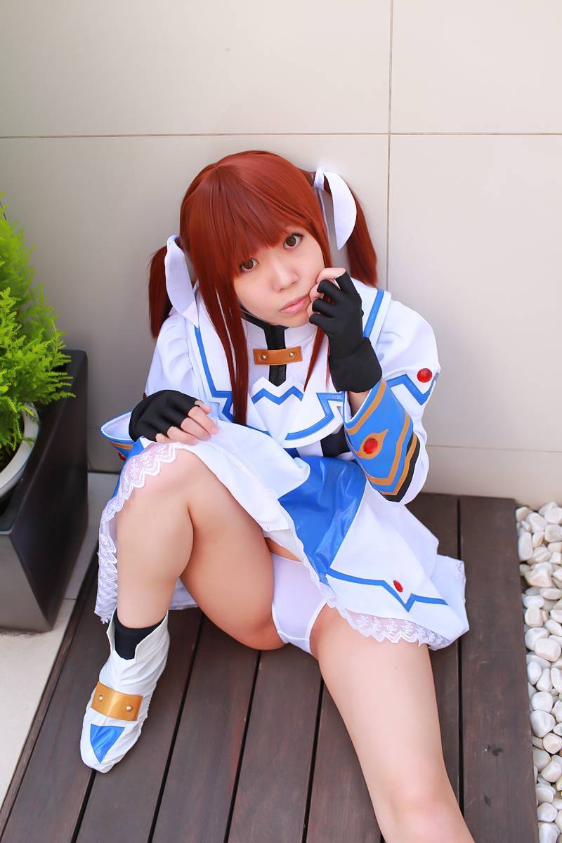 [Cosplay]  Hot Maho Shojo Lyrical Nanoha 诱惑的动作